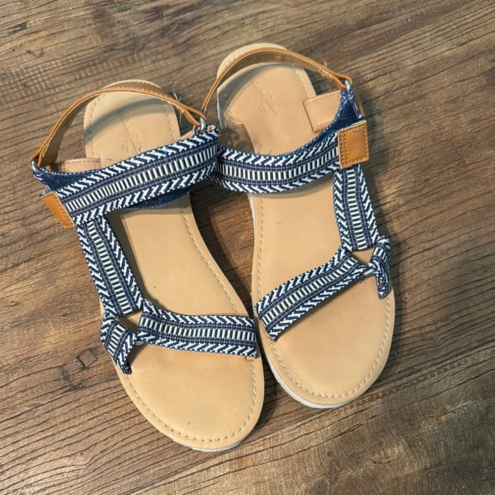 Universal Thread Blue‎ and Tan Sandals with Woven Straps size 11 dur1box